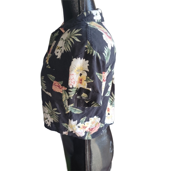 Hollister Black Floral Print Button-Up Cropped Shirt XS - Picture 4 of 6